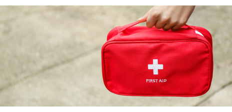 Kit di pronto soccorso estivo: cosa portare sempre con te